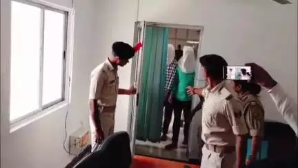 औरंगाबाद: नबीनगर के महीप बिगहा मोड़ पर युवक की हत्या के प्रयास में शामिल 2 अभियुक्तों को पुलिस ने किया गिरफ्तार