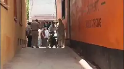 मौदहा: मौदहा कस्बे में युवती ने आग लगाकर की आत्महत्या, सुसाइड नोट में बीमारी का हवाला दिया