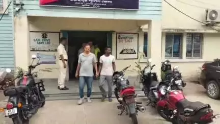 বারুইপুর: ভারতিয়া এলাকা থেকে ছয় ডাকাত দলকে গ্রেফতার করলো পুলিশ