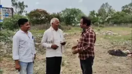 जालना: बकरी ईदसाठी बोकडांची कुर्बाणी न देता शेतकऱ्यांनी स्वतःची कुर्बाणी द्यायची का.?
शेतकरी नारायण वाढेकर यांचा सवाल..