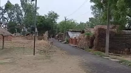 जमुनहा: लाल कैंदुआ मे 10 साल से अंधेरे में गांव, खंभे पर तार सौभाग्य योजना का बोर्ड भी, नहीं पहुंची बिजली की रोशनी#jansamasya