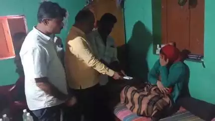 ಮಳವಳ್ಳಿ: ತಾಲ್ಲೂಕಿನ ನೆಲ್ಲೂರು ಗ್ರಾಮಕ್ಕೆ ಮಾಜಿ ಶಾಸಕ  ಅನ್ನದಾನಿ ಭೇಟಿ, ವೈದ್ಯರ ನಿರ್ಲಕ್ಷ್ಯದಿಂದ ಮೃತಪಟ್ಟ ಬಾಲಕಿ ಕುಟುಂಬದವರಿಗೆ ಸಾಂತ್ವನ