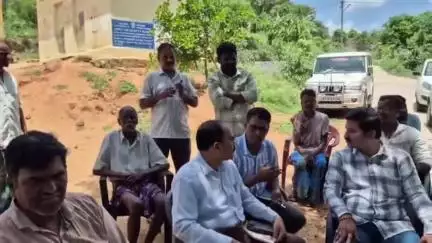కేంద్ర రాష్ట్ర ప్రభుత్వాల అందించే సంక్షేమ పథకాలు గిరిజనులకు అందేలా సంబంధిత శాఖ అధికారులు కృషి చేయాలి : మూర్తి