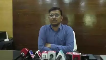 वाशिम: बनावट बियाण्यांचा ९ लाखांचा साठा जप्त ,कृषी विभागाची मोठी कारवाई जिल्हा कृषी विकास अधिकारी अभिजीत देवगिरकर