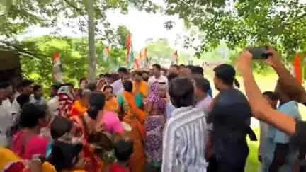 ভাঙড় ১: ভাঙড় ১নং ব্লকের চন্দনেশ্বর ১ নং অঞ্চলের উঃ বনগ্রামে জনসংযোগে ক্যানিং পূর্বের বিধায়ক