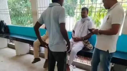 रुन्नी सैदपुर: रुन्नीसैदपुर: मेडल देने के बहाने छात्रा से छेड़खानी करने वाला शिक्षक गिरफ्तार, भेजा गया जेल