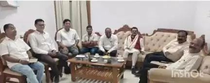 जगदलपुर: बस्तर में स्वदेशी मेला आयोजन और संगठन विस्तार के उद्देश्य से प्रबंधक चार दिवसीय प्रवास पर पहुंचे, महापौर से की मुलाकात