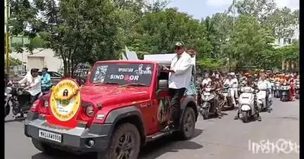 लातूर: सिंदूर का सन्मान, महेश नवमी का अभियान, माहेश्वरी समाजाने पीव्हीआर चौक ते गौरीशंकर मंदिरापर्यंत काढली मोटरसायकल रॅली