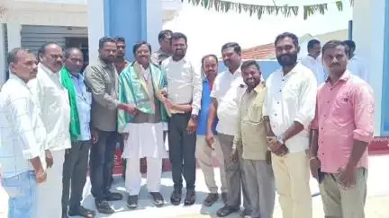 ధర్మారం: నేరెళ్ల : చెన్నూరు ఎమ్మెల్యే వివేక్ వెంకటేశ్వర స్వామిని సన్మానించిన కాంగ్రెస్ పార్టీ అధ్యక్షుడు