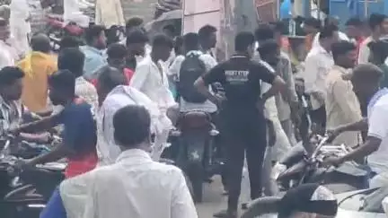 ಶೋರಾಪುರ: ಪಟ್ಟಣದ ಮಹಾತ್ಮ ಗಾಂಧಿ ವೃತ್ತದಲ್ಲಿ ಎರಡು ಬೈಕ್‌‌ಗಳ ಮಧ್ಯೆ ಅಪಘಾತ, ಬೈಕ್ ಸವಾರನಿಗೆ ಗಾಯ
