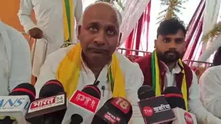 मऊ: सदर विधानसभा चुनाव को लेकर सुहेलदेव स्वाभिमान पार्टी की बैठक गाजीपुर तिराहा विजय प्लाजा में आयोजित की गई