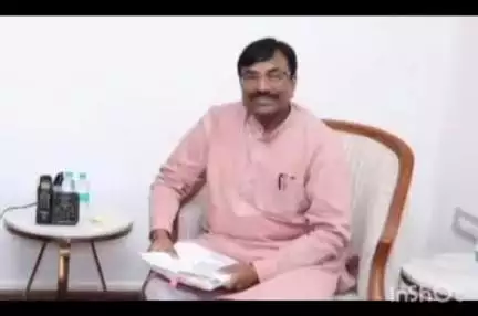 चंद्रपूर: माजी मंत्री आ.सुधीर मुनगंटीवार यांनी मुख्यमंत्री  देवेंद्रजी फडणवीस यांची मुंबई येथील 'वर्षा' निवासस्थानी घेतली भेट