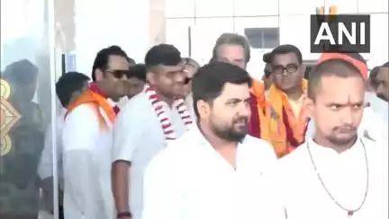 विश्व के धनवान व्यक्ति, #टेस्ला #CEO एलोन मस्क के पिताजी एरोल मस्क राम मंदिर प्राण प्रतिष्ठा के लिए #अयोध्या पहुंचे