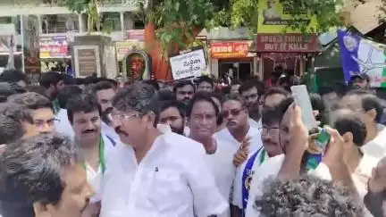 భీమవరం: పట్టణంలో వైసీపీ నాయకులు వెన్నుపోటు దినం కార్యక్రమం నిర్వహణ