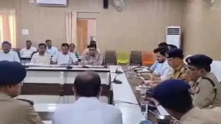 भिनगा: कलेक्ट्रेट भिनगा में बकरीद के मद्देनजर DM व SP ने की केंद्रीय शांति समिति की बैठक