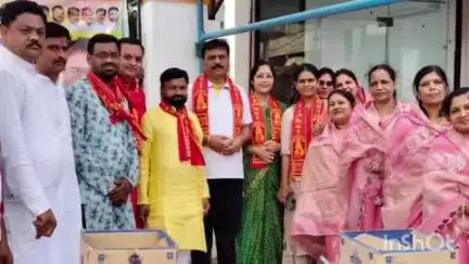बेरला: शहर में महेश नवमी पर माहेश्वरी समाज ने निकाली प्रभात फेरी, BJP नेता राजेंद्र शर्मा ने किया अभिनंदन