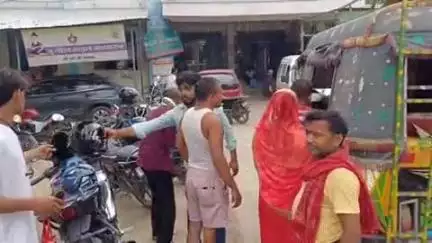 छपरा: बंगरा गांव के पास एनएच-227 ए राम जानकी पथ पर ऑटो और भैंस की टक्कर में 5 घायल