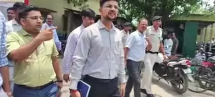 पूर्णिया पूर्व: जिलाधिकारी ने समाहरणालय परिसर में स्थित विभिन्न कार्यालयों का किया औचक निरीक्षण