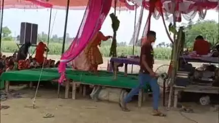 कन्नौज जिले के छिबरामऊ तहसील के सिकंदरपुर क्षेत्र के कसियापुर  में चल रही श्रीमद भागवत कथा में श्रद्धालुओं की भीड़।