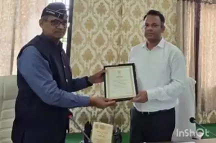 देवास नगर: सशस्त्र सेना झंडा दिवस पर अधिक सहयोग करने पर राज्यपाल ने देवास जिले को दिया प्रशंसा पत्र