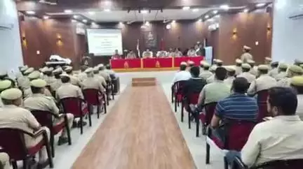 भिनगा: पुलिस लाइन भिनगा में मासिक अपराध गोष्ठी में बकरीद पर सतर्कता बरतने व कानून व्यवस्था बनाए रखने हेतु दिए गए निर्देश