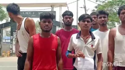 जमुई: होमगार्ड भर्ती में धांधली का आरोप, अभ्यर्थियों ने डीएम को सौंपा ज्ञापन