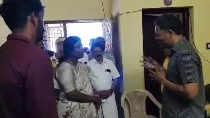 விளவங்கோடு: குழித்துறையில் சிறுவர்களை மீட்டு உயிர் தியாகம் செய்த தொழிலாளி வீட்டிற்கு சென்று கலெக்டர் ஆறுதல் கூறினார்