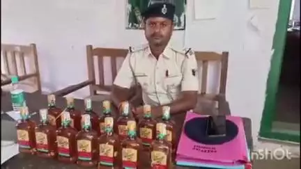 बड़हरा: बभनगावा पुल के नीचे से बाइक पर लदे अंग्रेजी शराब को कृष्णागढ़ थाना पुलिस ने किया बरामद, तस्कर फरार