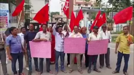 शेखपुरा: मुजफ्फरपुर रेप कांड पीड़िता की मौत पर भाकपा माले का प्रतिरोध मार्च, स्वास्थ्य मंत्री मंगल पांडे के इस्तीफे की मांग