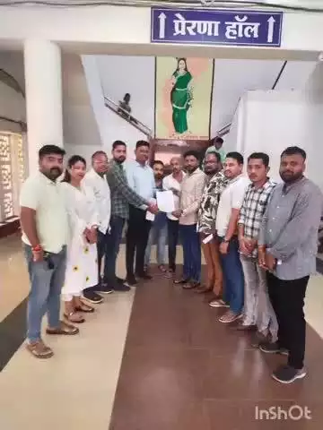 जगदलपुर: बस्तर जिला युवा कांग्रेस के अध्यक्ष ने राजस्व विभाग में भ्रष्टाचार के खिलाफ तहसीलदार को ज्ञापन दिया