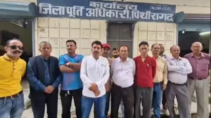 पिथौरागढ़: सौर घाटी के सस्ते गल्ला विक्रेता की जिला अध्यक्ष मनोज पांडे ने संगठन के सभी विक्रेताओं का जताया आभार