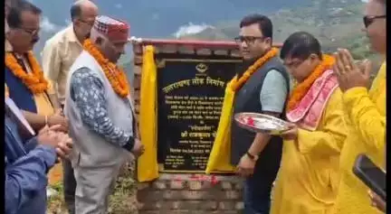 पौड़ी: पौड़ी विधायक ने कल्जीखाल ब्लॉक के शहीद मनीष पटवाल के सूरल गांव की सड़क का किया लोकार्पण