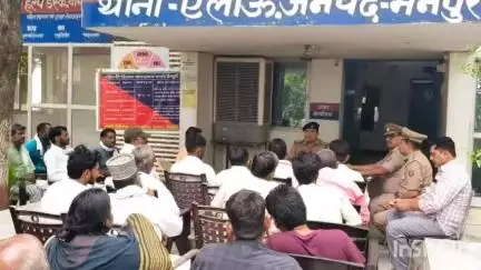 भोगांव: आगामी त्यौहारों को लेकर CO सिटी ने एलाऊ थाने पर संभ्रांत नागरिकों के साथ की बैठक