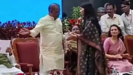 हुज़ूर: भोपाल के पं. खुशीलाल शर्मा शासकीय महाविद्यालय में 'सामाजिक न्याय एवं दिव्यांगजन सशक्तिकरण' कार्यक्रम में CM शामिल