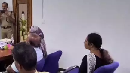 മാനന്തവാടി: വാർഡ് വിഭജനം, മാനന്തവാടി ബ്ലോക്ക് പഞ്ചായത്ത് സെക്രട്ടറിയെ യു.ഡി.എഫ് മെമ്പർമാർ ഉപരോധിച്ചു