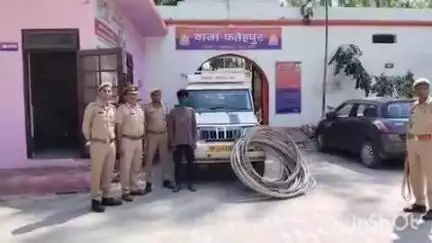 बेहट: पुलिस ने फतेहपुर चकरोड़ में बिजली उपकेंद्र पर हुई चोरी का किया खुलासा, चोर को चोरी की तार व पिकअप सहित किया गिरफ्तार