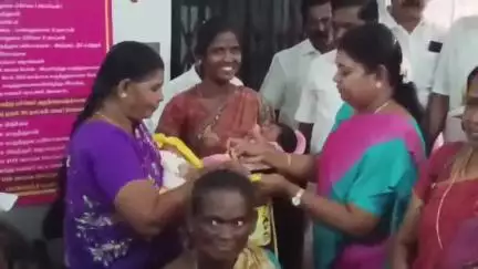 கோவில்பட்டி: அரசு தலைமை மருத்துவமனையில் பிறந்த குழந்தைகளுக்கு தங்க மோதிரம் அமைச்சர் வழங்கினார்