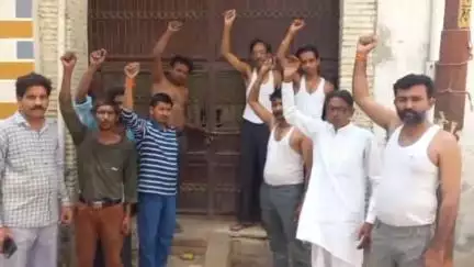 बड़ौत: बड़ौत श्रमिक एसोशिएशन का अर्द्धनग्न प्रदर्शन, श्रम प्रवर्तन अधिकारी बिनौली रोड कार्यालय पर अनिश्चितकालीन धरने की चेतावनी
