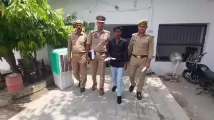 एटा: PS नगर पुलिस ने चेकिंग के दौरान श्यामनगर तिराहा से आरोपी को तमंचा और कारतूस सहित किया गिरफ्तार
