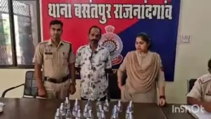 राजनांदगांव: बसंतपुर थाना क्षेत्र के मोहारा रोड के पास अवैध शराब बिक्री करते एक आरोपी के पास से 20 पौवा शराब बरामद