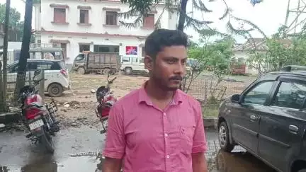 কৈলাশহর: কৈলাসহর কালীশাসন চা বাগান এলাকায় আগুনে পুড়ে যাওয়া গাড়ির মালিক কৈলাসহর থানায় এসে দারস্ত হয়