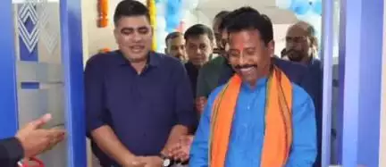 दंतेवाड़ा: इंडियन ओवरसीज बैंक की नई शाखा का उद्घाटन दंतेवाड़ा विधायक चैतराम अटामी ने रिबन काटकर किया