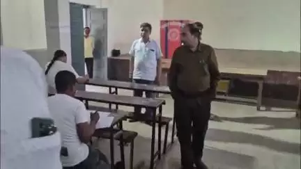 गाज़ीपुर: गाजीपुर स्नातकोत्तर महाविद्यालय में बीएड परीक्षा में नकल करते समय पकड़े गए 5 छात्र-छात्राएं, कॉलेज प्रशासन सख्त