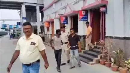 मधुपुर: रेलवे सिग्नल का केबल चोरी करते दो लोग मधुपुर आरपीएफ द्वारा पकड़े गए, न्यायिक हिरासत में भेजे गए