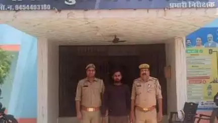 सकलडीहा: महुअर कला से पुलिस ने गैंगस्टर एक्ट के वांछित एक अभियुक्त को किया गिरफ्तार