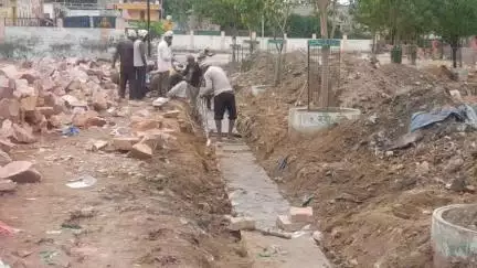 डीग: डीग के मेला मैदान में चौपाटी का निर्माण कार्य शुरू, नगर परिषद द्वारा कराया जा रहा है निर्माण