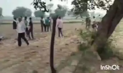 एत्मादपुर: गांव बास मोहन सहाय में पेड़ पर फंदे से लटका मिला युवक का शव, पुलिस जांच में जुटी, एसीपी ने दी जानकारी