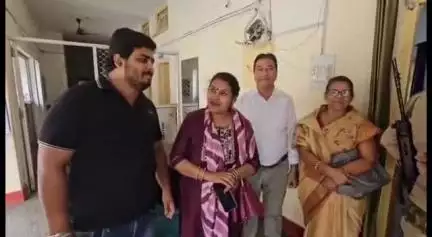 रामनगर: गर्जिया मंदिर दर्शन करने आई एक महिला की सोने की चेन लुटेरों ने लूटी, पुलिस पर सहयोग नहीं करने का आरोप