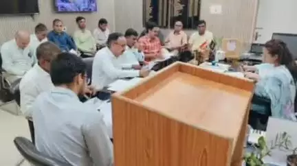 बाड़मेर: धरती आबा अभियान से संबंधित समीक्षा बैठक का आयोजन, आगामी 7 दिनों में कार्य योजना तैयार करने के दिए गए निर्देश