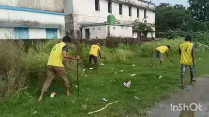 কোচবিহার ১: ডেঙ্গি মোকাবিলায় শহরের বিভিন্ন এলাকায় ঘুরে ঘুরে আবর্জনা পরিষ্কার করছে 3টি টিম, বললেন পৌরসভার স্যানিটারি ইনস্পেক্টর